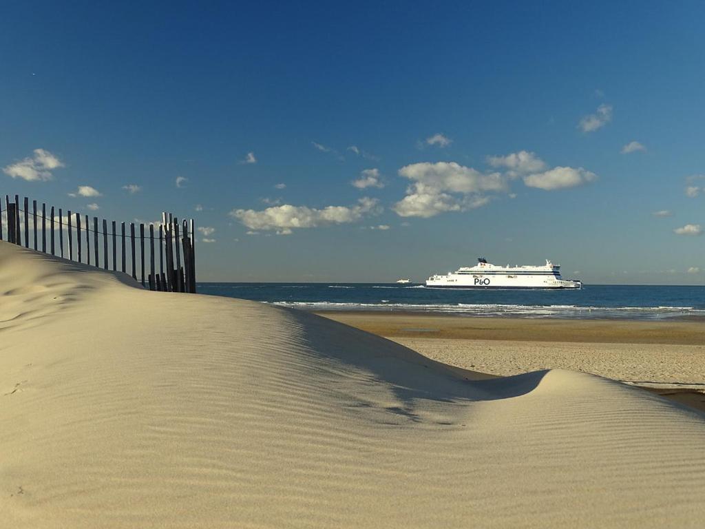 Sure Hotel By Best Western Calais Coquelles Tunnel S/ Manche Exterior foto